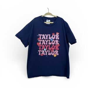 Taylor Swift T-shirt Size Medium